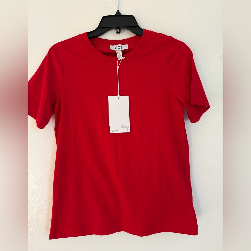 NWT COS T-shirt. Size xs